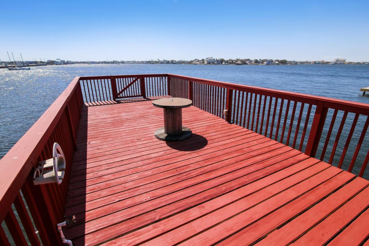 Pool Days And Dock Nights Villa Galveston Exteriör bild